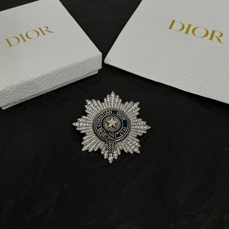 chr1st1an D10r brooches